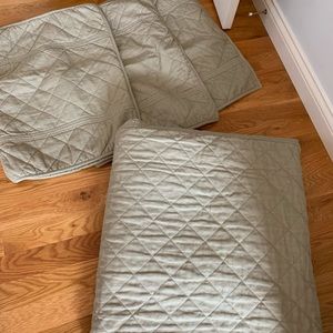 King quilted comforter with 3 shams